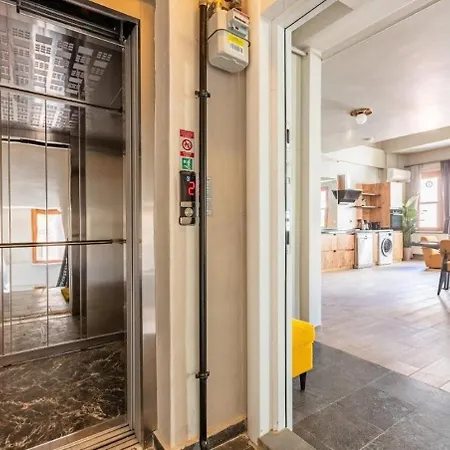 Stunning Bright Modern 1bd Balat Gem! #328 איסטמבול