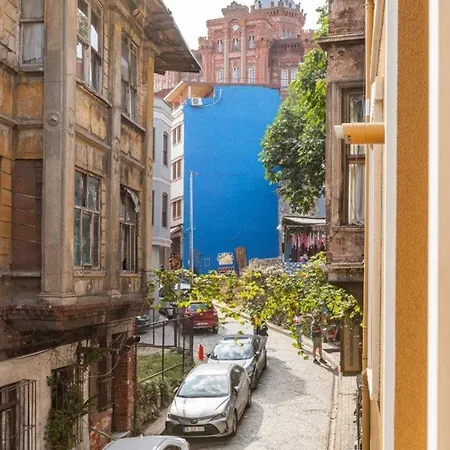 Stunning Bright Modern 1bd Balat Gem! #328 דירה